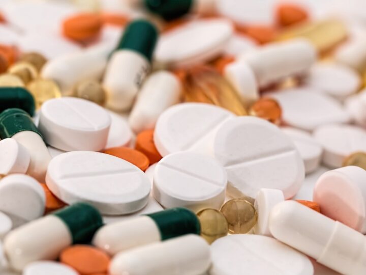 Nowe regulacje dotyczące recept na darmowe leki: Kto będzie uprawniony do ich wypisywania?