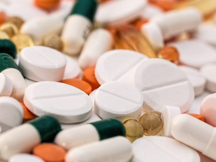 Przedawkowanie witamin: jakie są objawy, konsekwencje i jak reagować na hipervitaminozę?