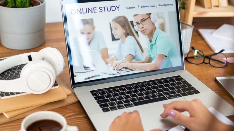 Kursy psychologiczne online: jak wybrać najlepsze szkolenie dla siebie
