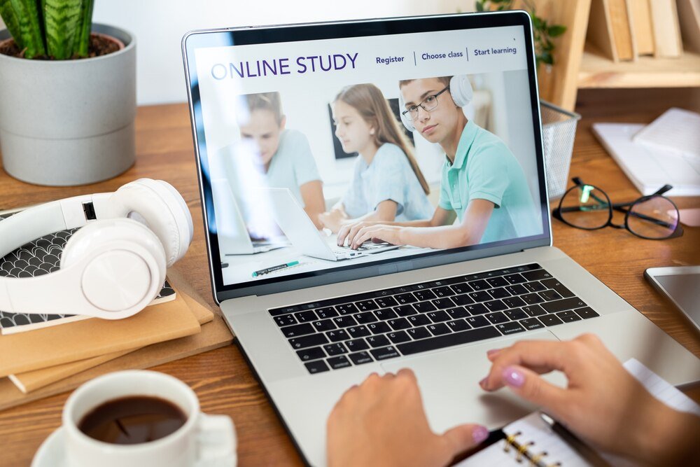 Kursy psychologiczne online: jak wybrać najlepsze szkolenie dla siebie