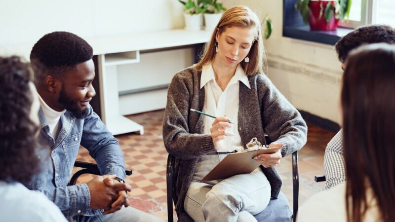 Praktyki studenckie psychologia: jak skutecznie łączyć teorię z praktyką